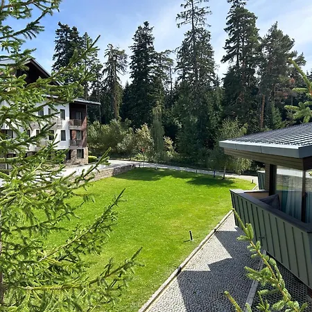 Silent Retreat At Euphoria Club - Family Apartment Borowez